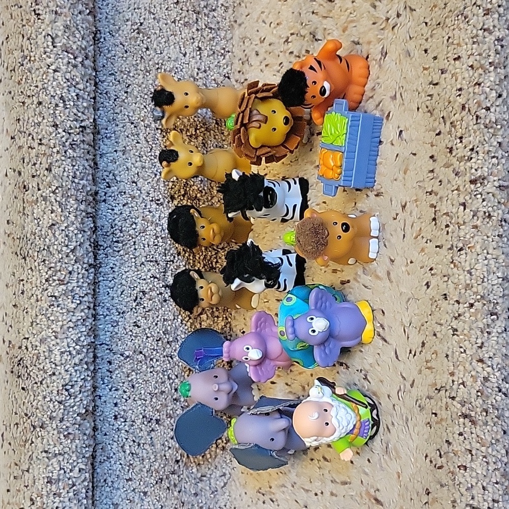 Fisher Price Little People 15 piece Noah's Ark animals, Noah, feed